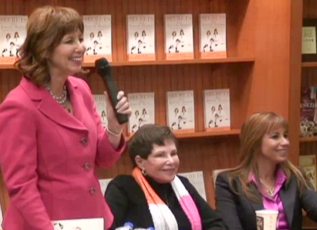 Jill, Lisa &#038; Gloria Scenes From a Book Signing!
