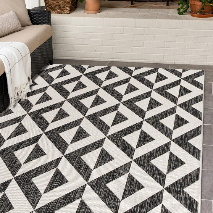 napa charcoal grey geometrical outdoor rug
